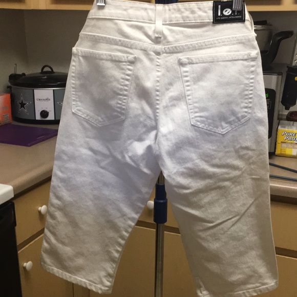 Shorts - Picture 2 of 6